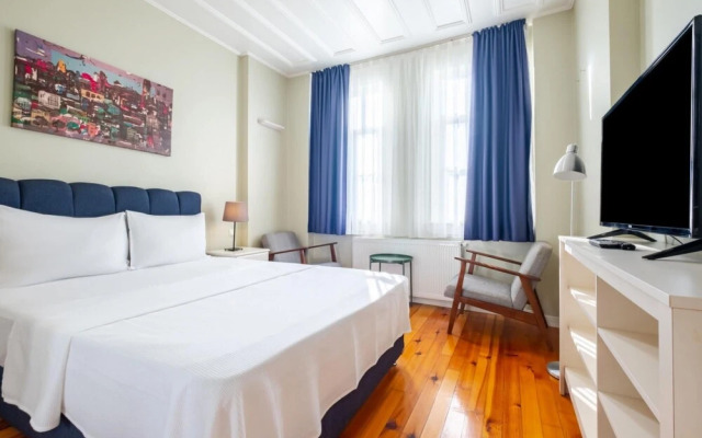 Charming Flat Near Taksim Square in Inonu Sisli