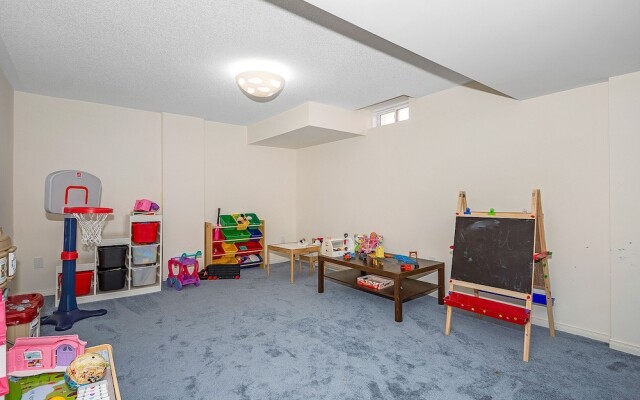 4 bdrms Milton near Toronto and Niagara