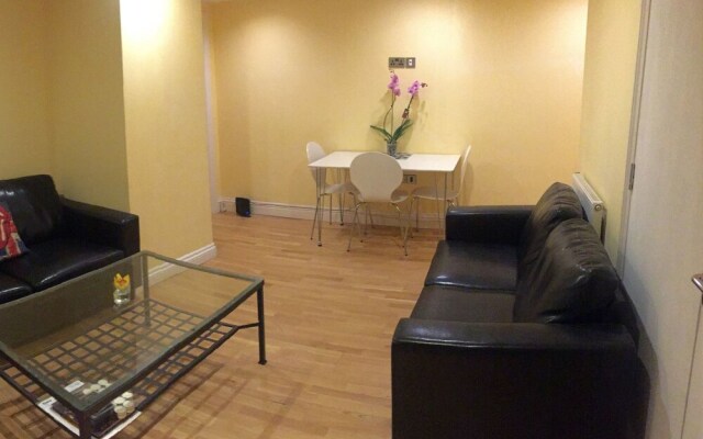 Collingham Place Apartment
