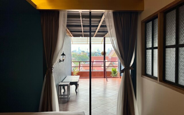 Cha Na Stay at Merry V