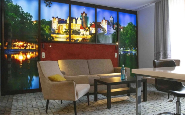 SL'otel im Parforcehaus