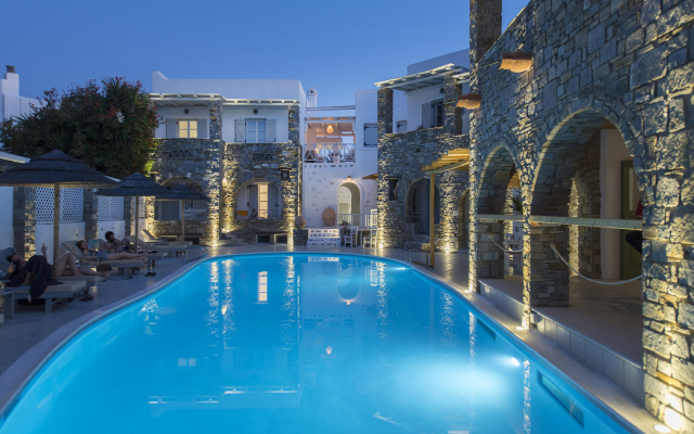Zefi Hotel & Suites