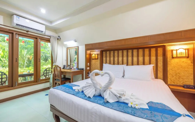 Meet Holiday Hotel