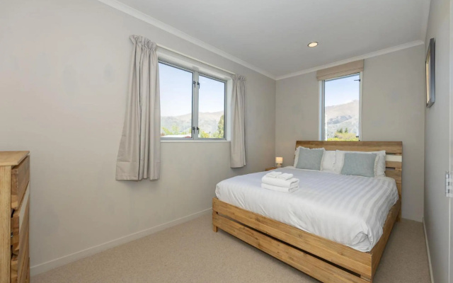KORU1 - Views on Koru – Guest Rooms – Wanaka