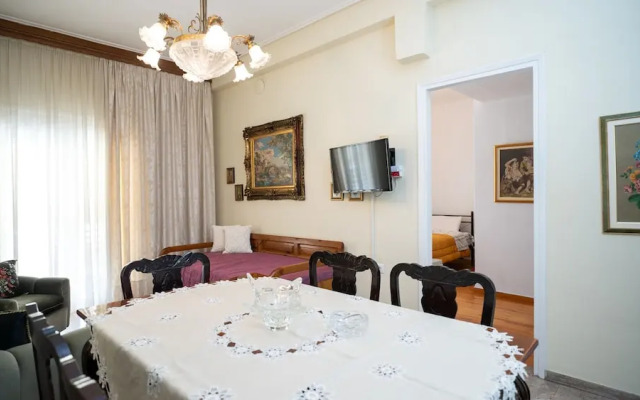 Theoni Central Apartment