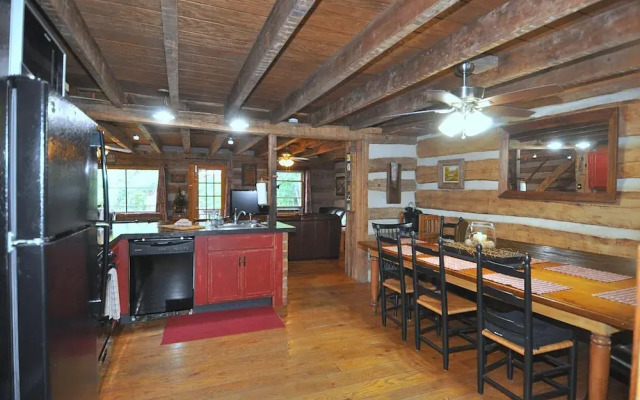 Pondview Cabin - Log Cabin Retreat