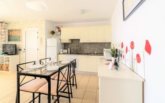 Apartment Poris with Sea View and Pool