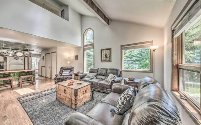 Cozy Cloudcroft Townhome ~ 1 Mi to Burro Ave!