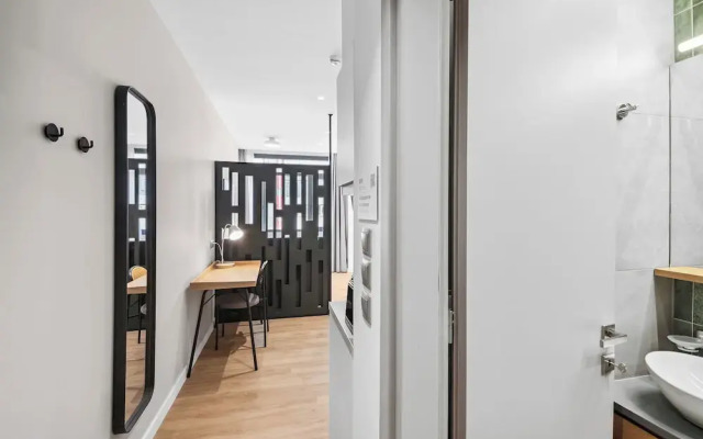 limehome Piraeus Olive