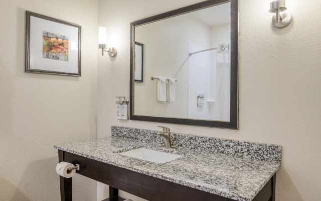 Holiday Inn Express & Suites Edwardsville by IHG
