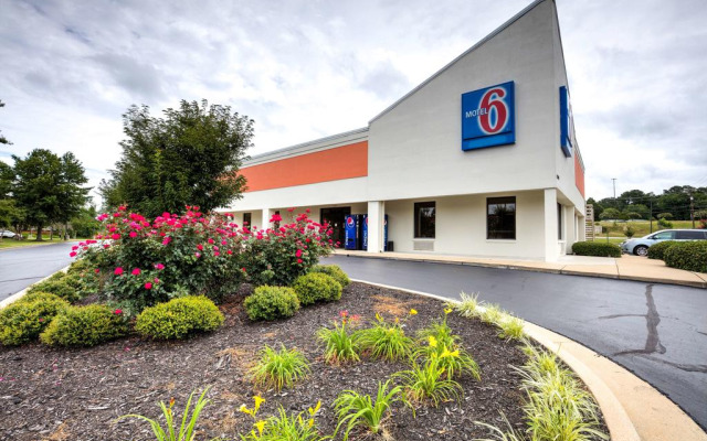 Super 7 Inn Tupelo