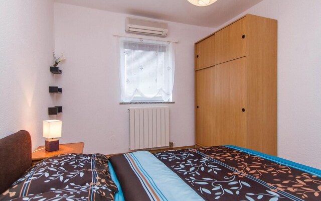 Amazing Home in Nedescina With Wifi and 5 Bedrooms