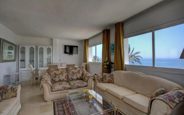 Lovely beachfront apartment Puerto Banus Marbella