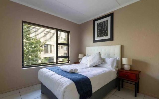 Lovely 2 bedroom apartment around Montecasino