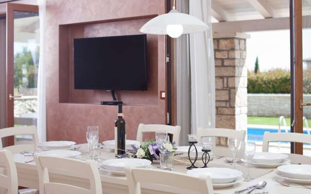 Charming Villa in Sveti Lovrec With Swimming Pool