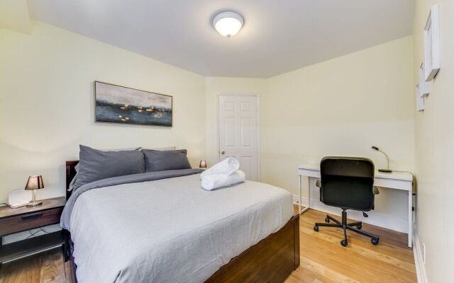 Newly Decorated 2BR Yorkville Home