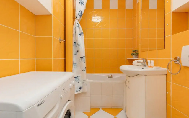 Warsaw Center Apartment by Renters