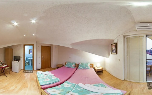 Bogdanovski Studios & Guest Rooms