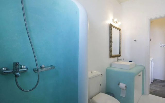 Gorgeous Studio Aqua Mare