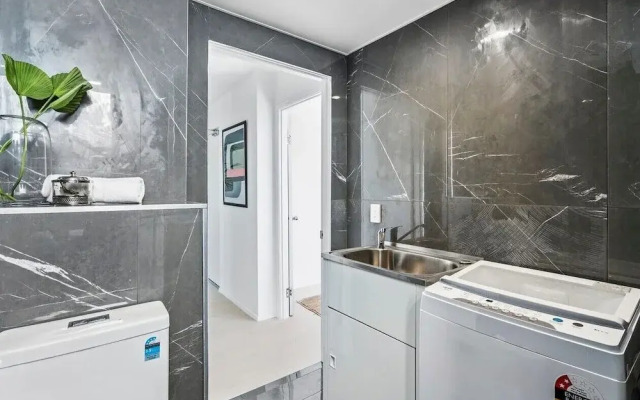 Luxe 2 Bedroom Oceanview Retreat on Fern