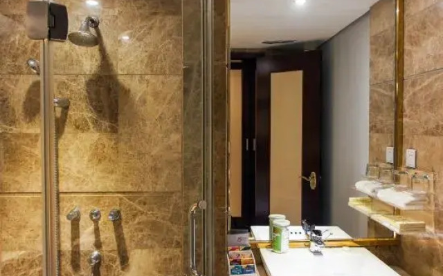 Huayun  Hotel (Heyuan Wanlongcheng Branch)
