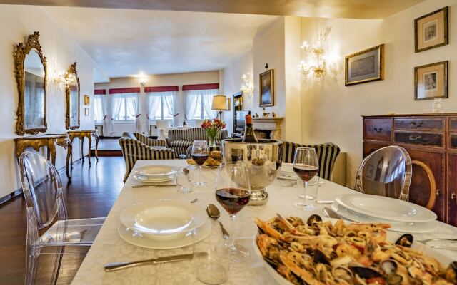 Ca' del Mercante Grand Canal