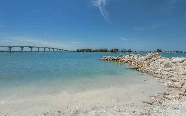 DreamView Beachfront Hotel & Resort
