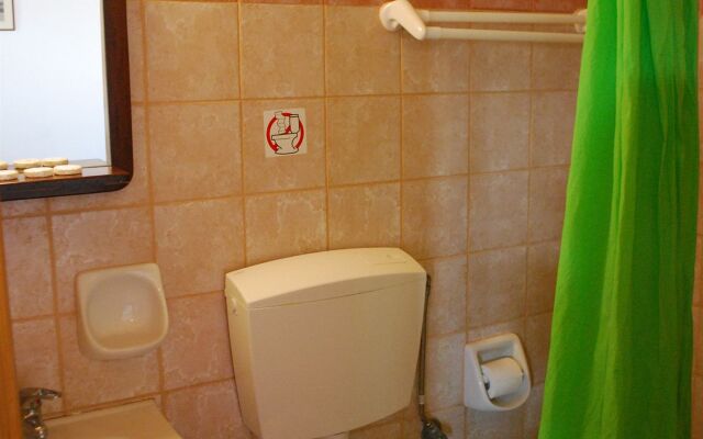 Sirocos Rooms And Studios