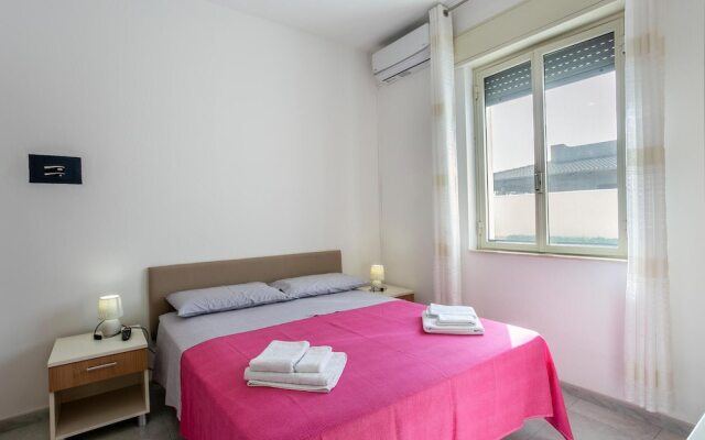 Stunning Apartment in Reitani Noto With Wifi and 3 Bedrooms