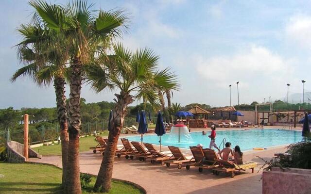 Apartment in Cannegione with communal terrace