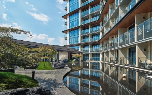 Hualuxe Chongqing Wushan by IHG