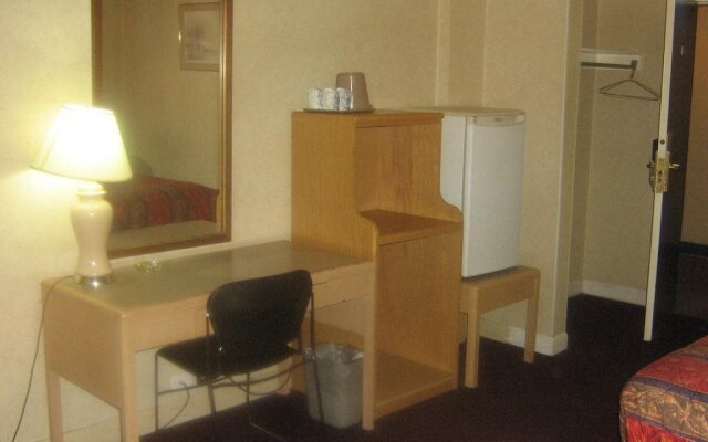 Town and Country Hotel