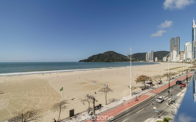 Apto aconchegante 3Q com varanda vista mar CET1702