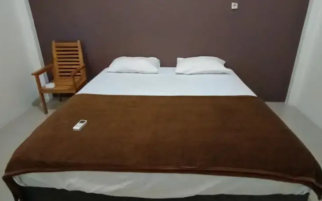 OYO 92243 Fanilly Guest House MarabahanNearJembatan Rumpiang