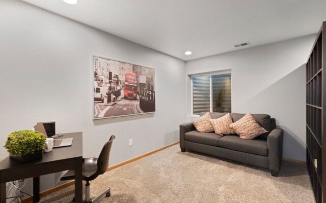 Sleek Home Near Old Town W/ Rftp Hot Tub & Mtn Views