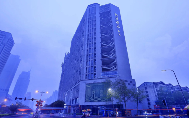 Orange Hotel Select