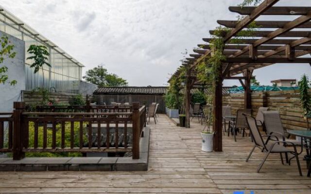 Dust and Hustle Weiyuan Designer Zen Homestay (Chongzhou Jiezi Ancient Town Branch)