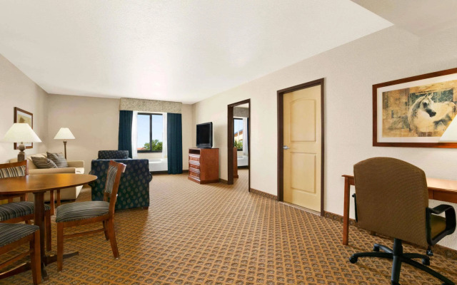 Roosevelt Grand Dakota, SureStay Collection by Best Western