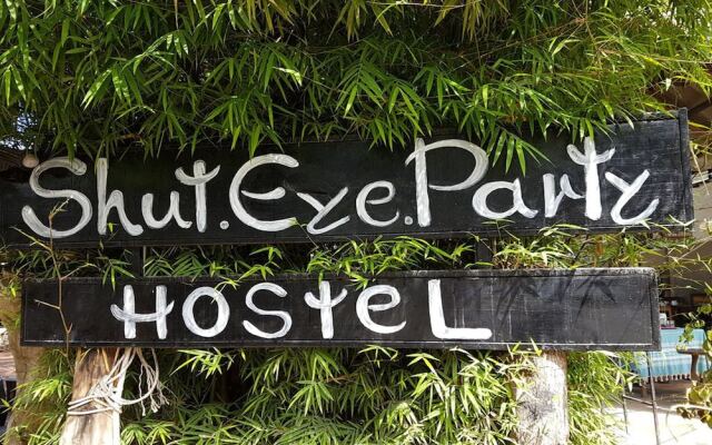 Shut Eye Party Hostel - Adults Only