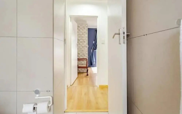 Caline VIP Mews