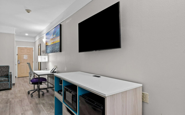 La Quinta Inn & Suites by Wyndham Raymondville