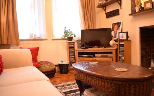 1 Bedroom Apartment With Garden in Dalston