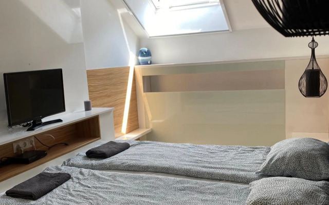 Modern 2 Bedrooms Penthouse in Gozsdu Court (DB16A)