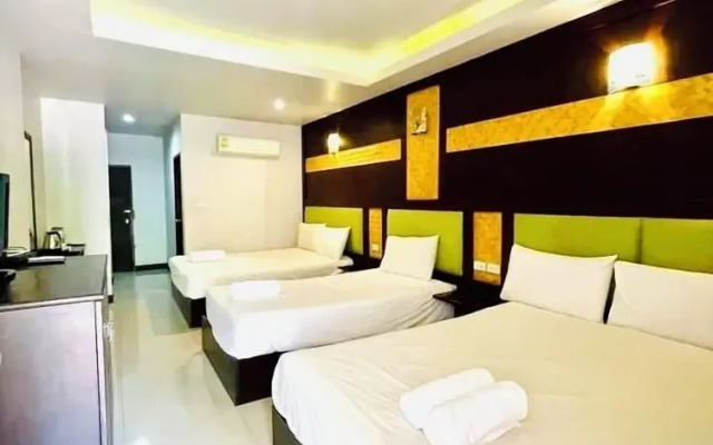 The leaf&pool hostel