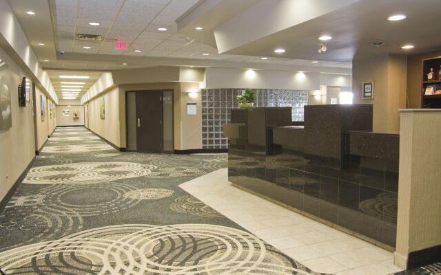 Clarion Hotel & Suites
