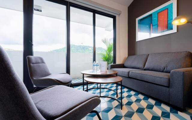 w Artistic Loft in Santa Ana