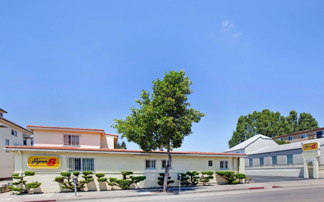 Super 8 - Berkeley