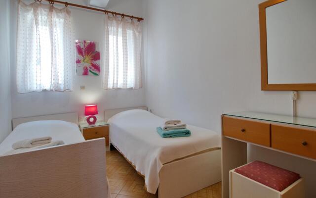 Rouladina Apt 2 in Stalos