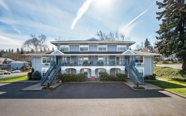 08 Lodge 1 Bedroom Condo by RedAwning