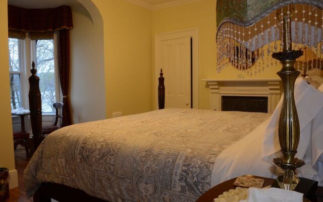Rose Manor Inn B & B